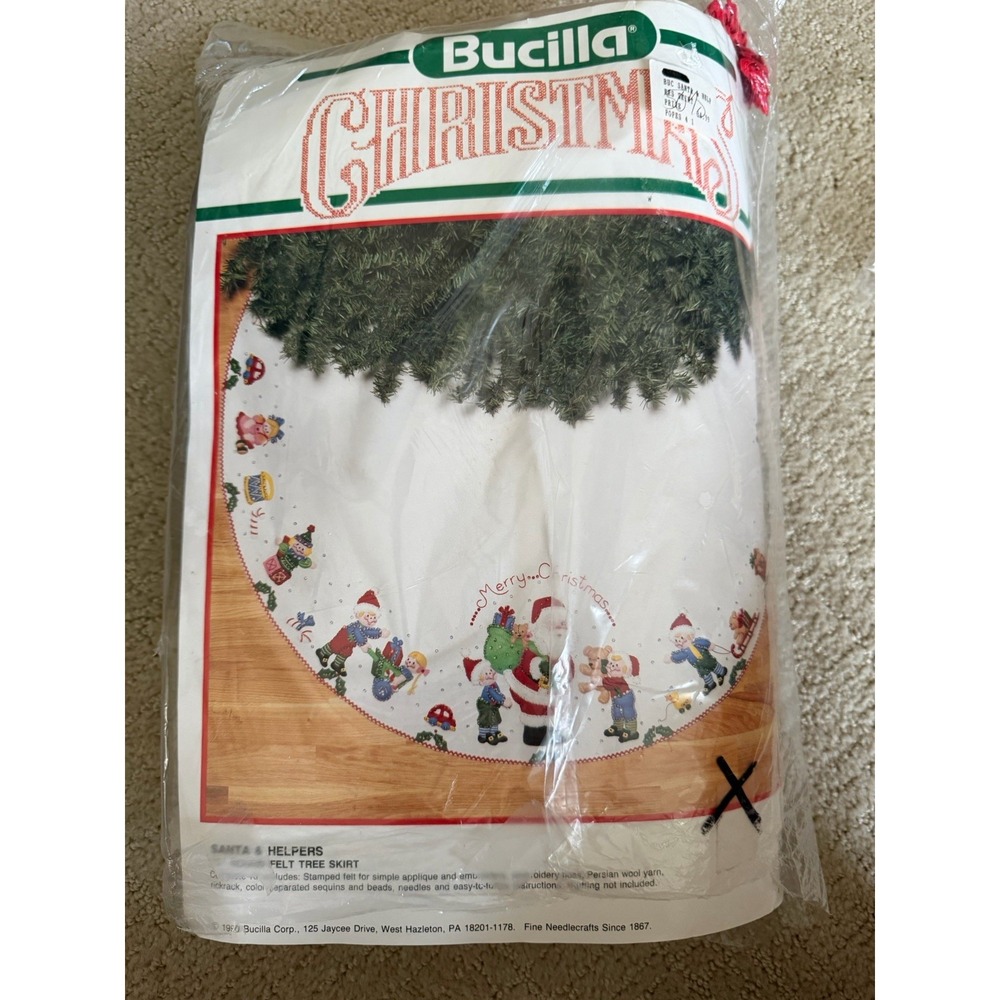Vintage Christmas Bucilla Santa & Helpers Felt Tree Skirt Sealed NOS Sequins